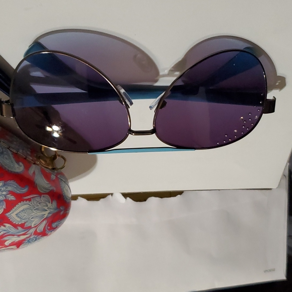 Maddden girl sunglasses w Ellen Tracy case